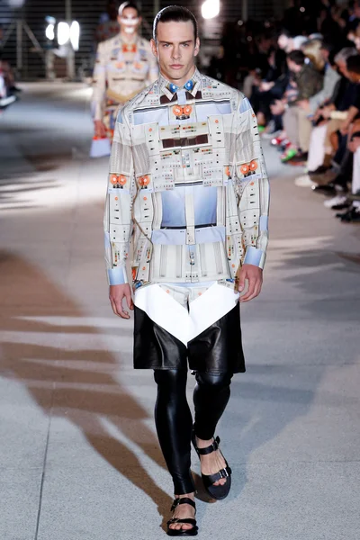 Look 30